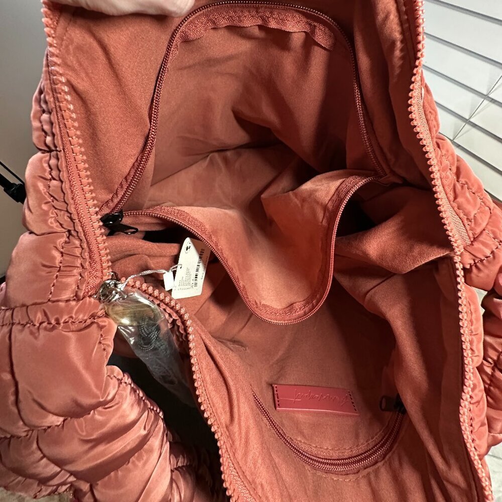 🎒 RARE - FREE PEOPLE MOVEMENT QUILTED CARRYALL BAG - DUSTY ROSE 🎒 - Picture 8 of 9
